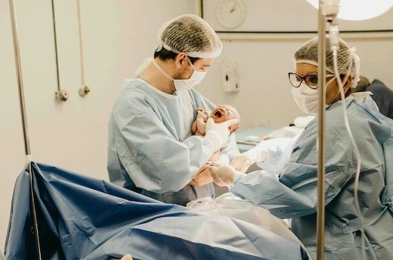 krew-podczas-porodu-ile-tracimy-i-kiedy-to-moze-byc-niebezpieczne