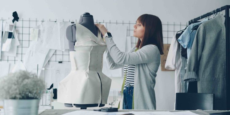 Dzień Krawcowej – zawód, który wraca do łask - Między tradycją, kreatywnością i nowoczesnymi technologiami - Lifestyle dzien-krawcowej-zawod-ktory-wraca-do-lask-miedzy-tradycja-kreatywnoscia-i-nowoczesnymi-technologiami