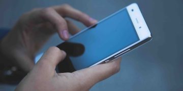 telefon-zna-nasze-nawyki-miejsca-i-zainteresowania-jak-odzyskac-kontrole-nad-prywatnoscia